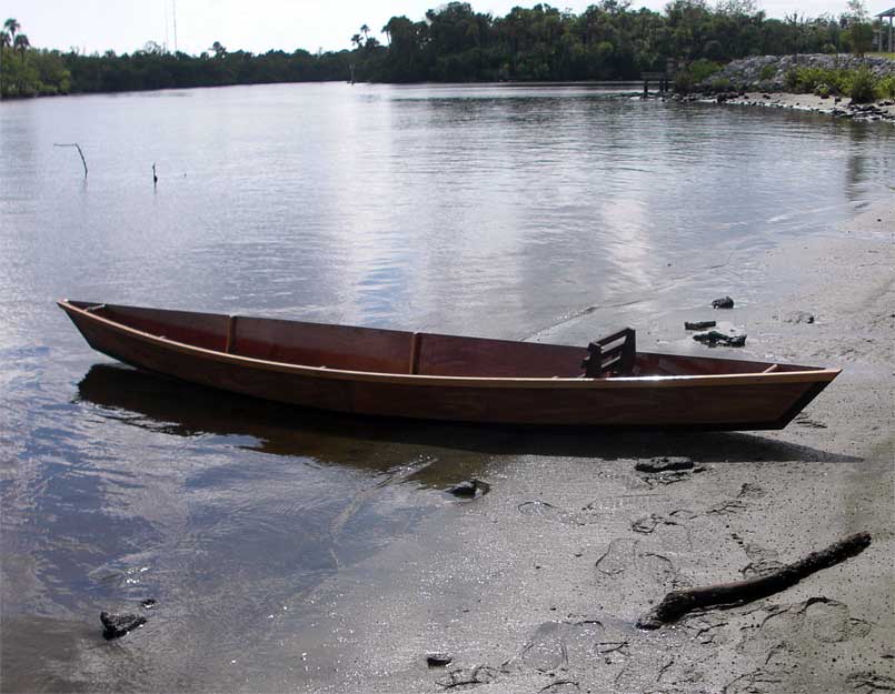 Pirogue Boat Pattern http://www.unclejohns.com/boat/photos%2000000.htm