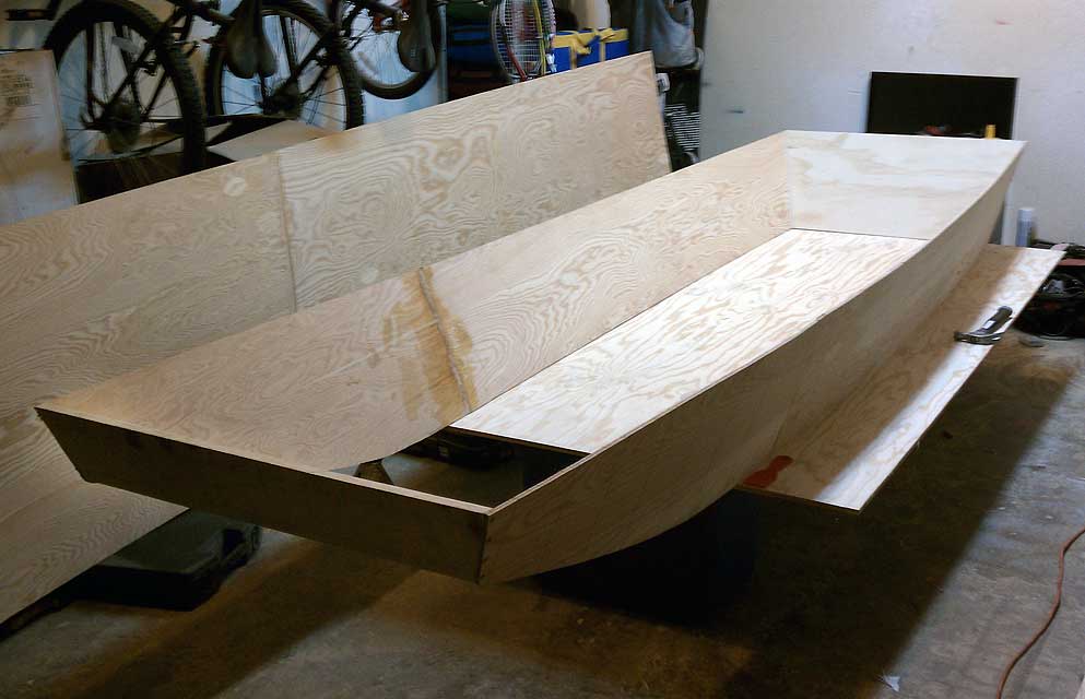 Flat Bottom Wooden Skiff Boats in addition Plywood Jon Boat Plans also ...